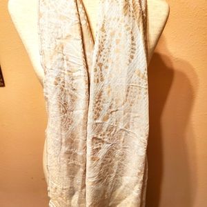 Subtle yet intricate scarf